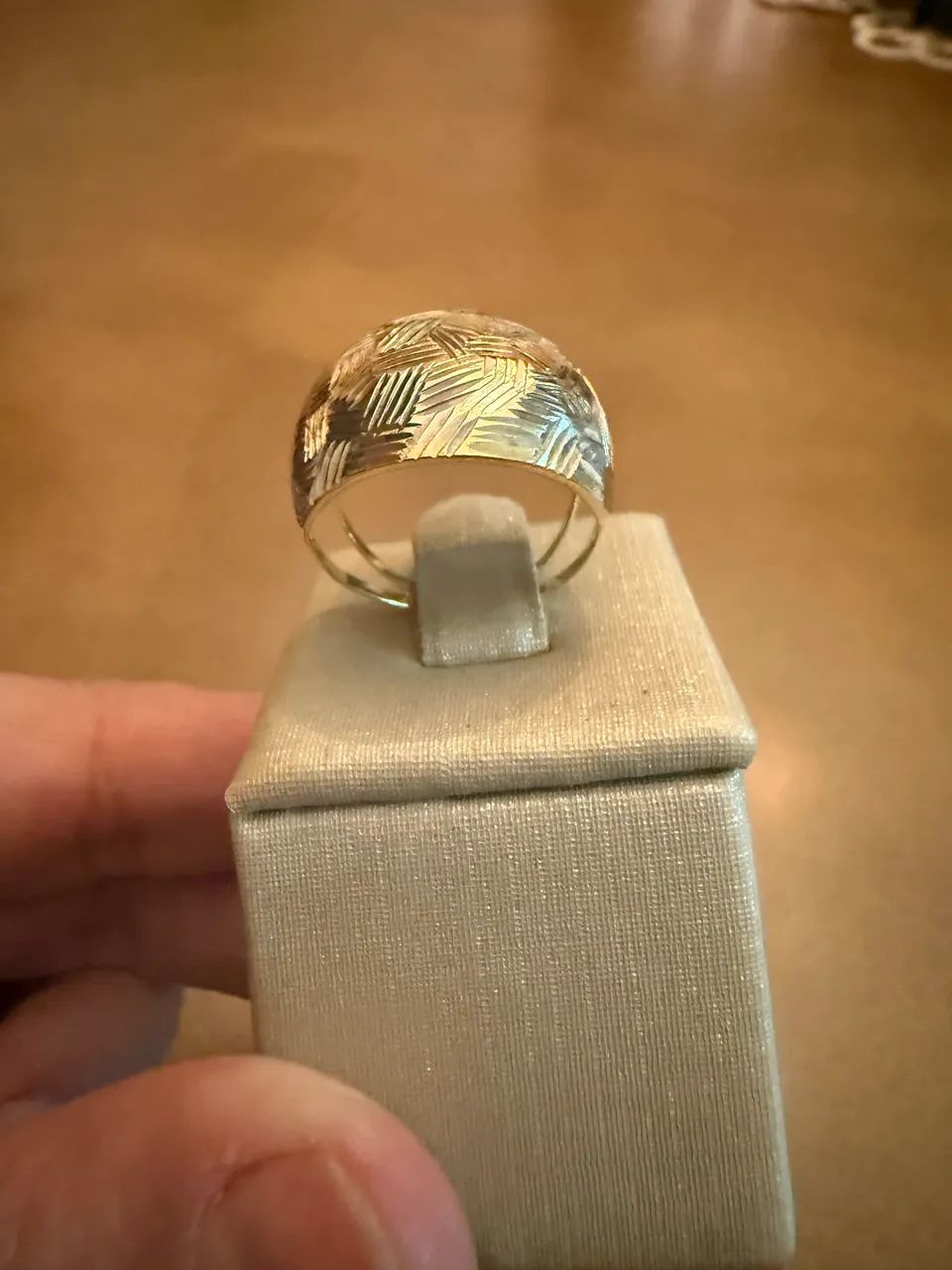 Anel três tons de ouro, ouro 18k. Peso2.5gramas, numeração 18. - Foto 4