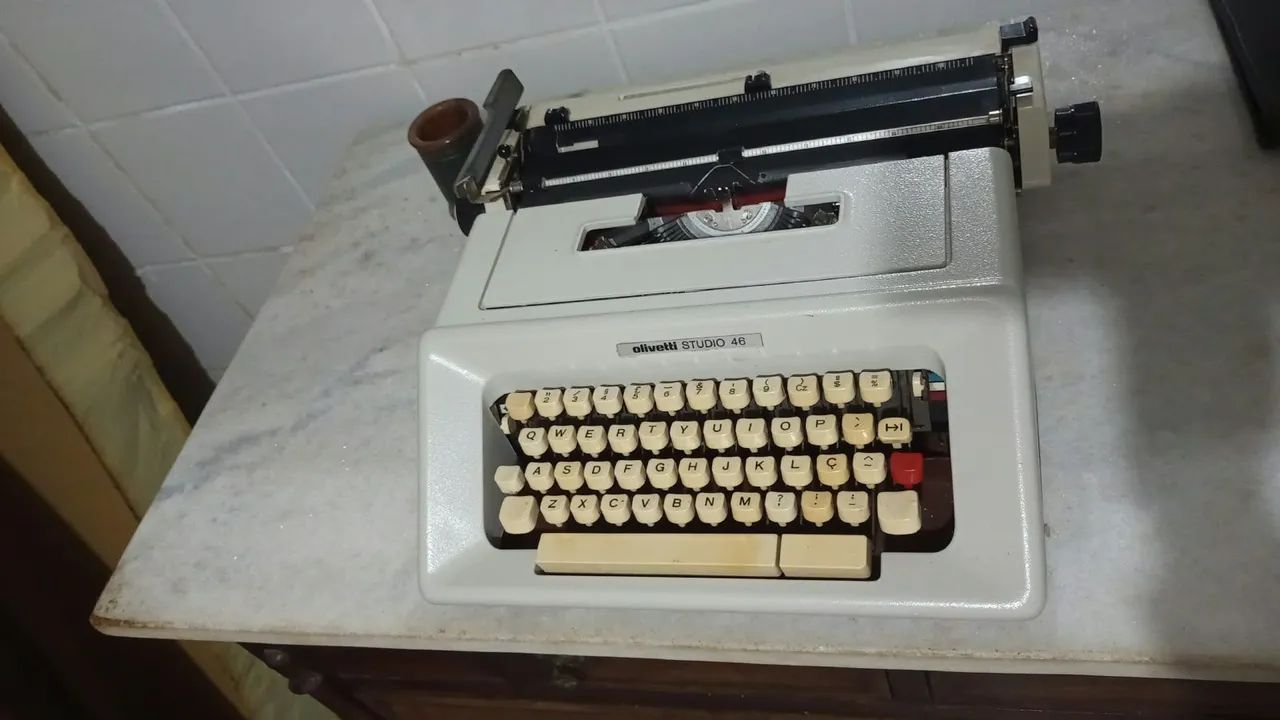 Máquina de Datilografia Olivetti Studio 46