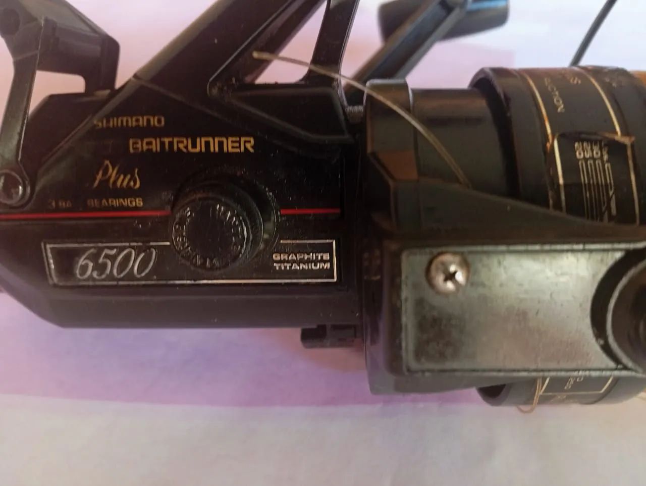 Molinete Shimano Baitrunner 6500 - Foto 2