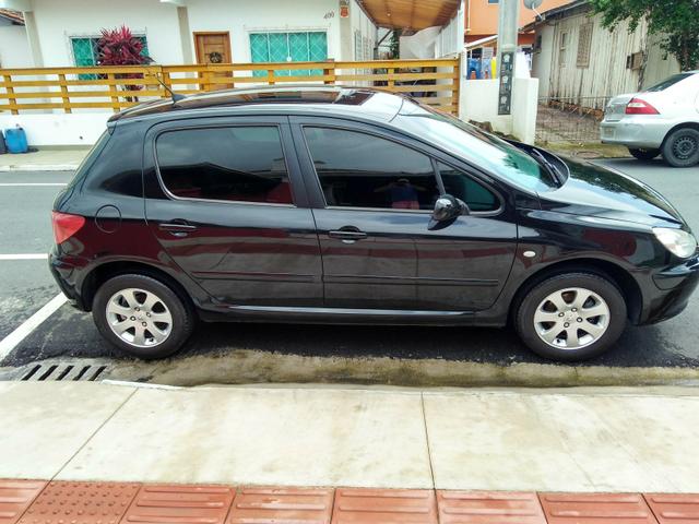 Vendo Peugeot 307 Presenc ano 2006 com ar direção airbags interior em couro valor 18000 - Foto 16