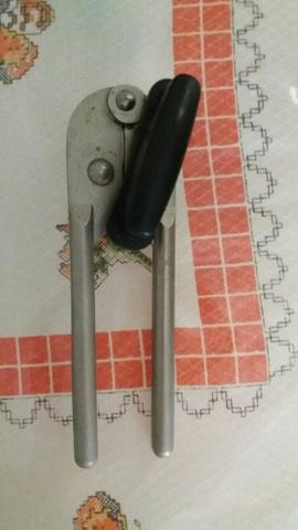 Abridor de latas indispensável na cozinha