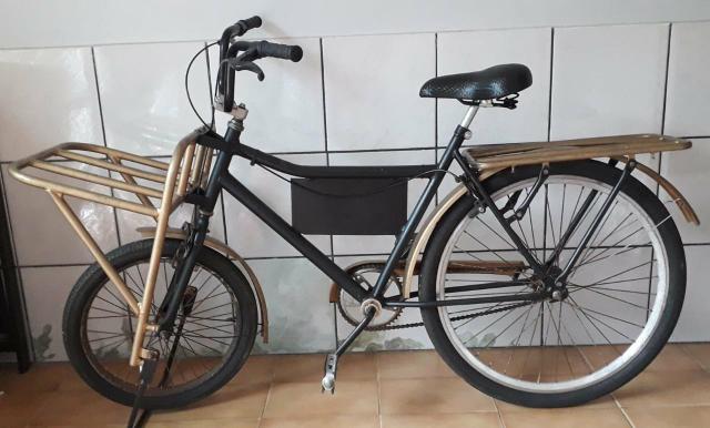 Bicicleta cargueira e infantil