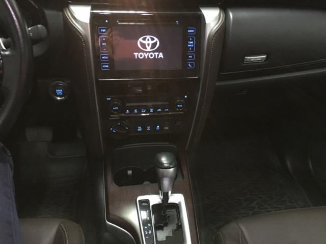TOYOTA HILUX SW4 2.8 SRX 4X4 7 LUGARES 16V TURBO INTERCOOLER DIESEL 4P AUTOMA. - Foto 10