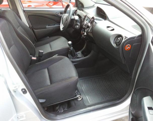 Toyota Etios 2017 1.3 X Hatch Flex - Foto 6