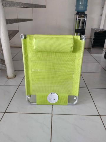Espreguiçadeira dobrável com alças para facilitar o transporte - Foto 3