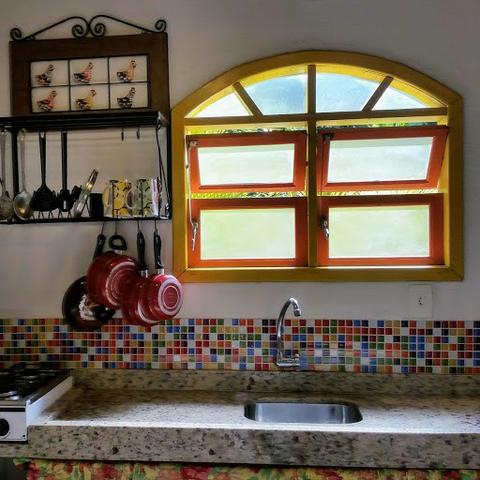 "Charmosa Casinha, perto da Praia, amplo terreno com jardim, em Paraty - RJ! - Foto 11