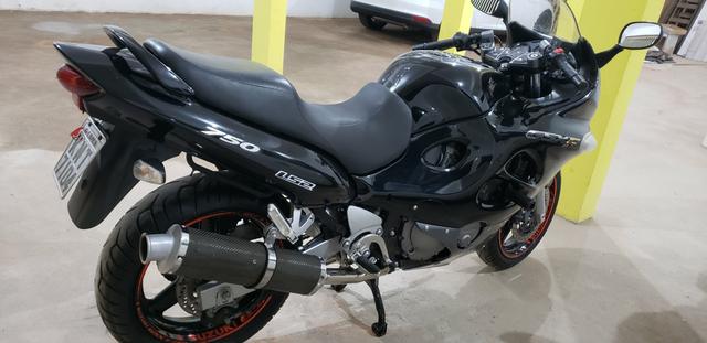 Suzuki GSX 750F Mônica - Foto 3