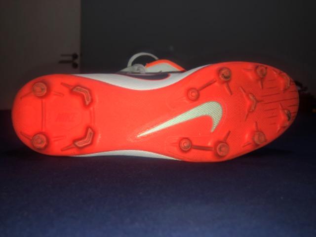 Chuteira Nike com travas n 41 Semi Nova - Foto 2