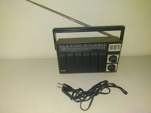 Rádio Philips 381. 3 faixas