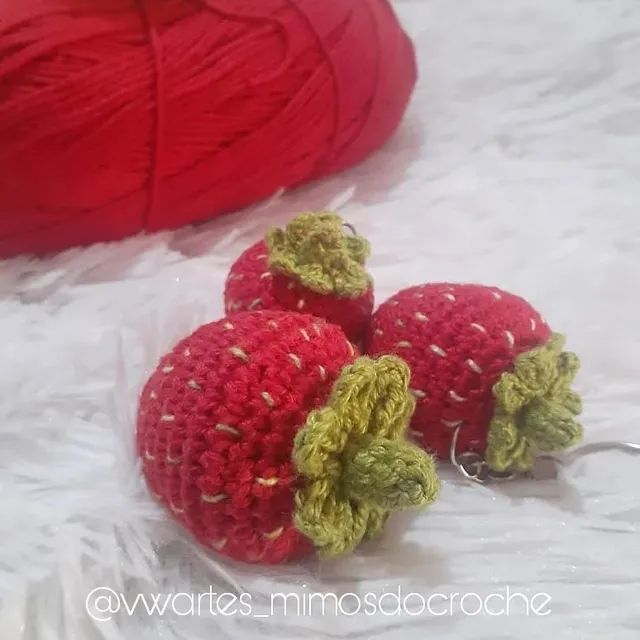Chaveirinho morango amigurumi  - Foto 3