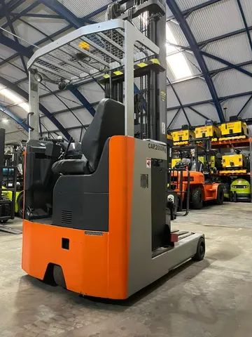 Empilhadeira Elétrica Retrátil Toyota, FBRE20, Capacidade 2.000Kg