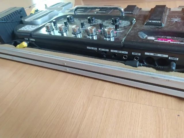 Pedaleira Line6 Floor Pod Plus + Case - Foto 3