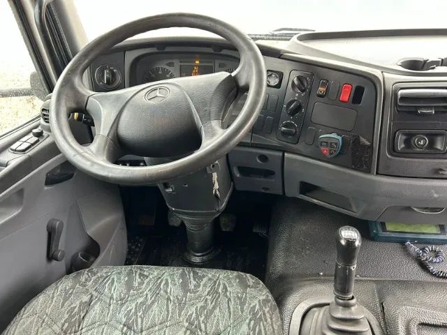Mercedes Benz 2425 6x2 com tanque - Foto 9