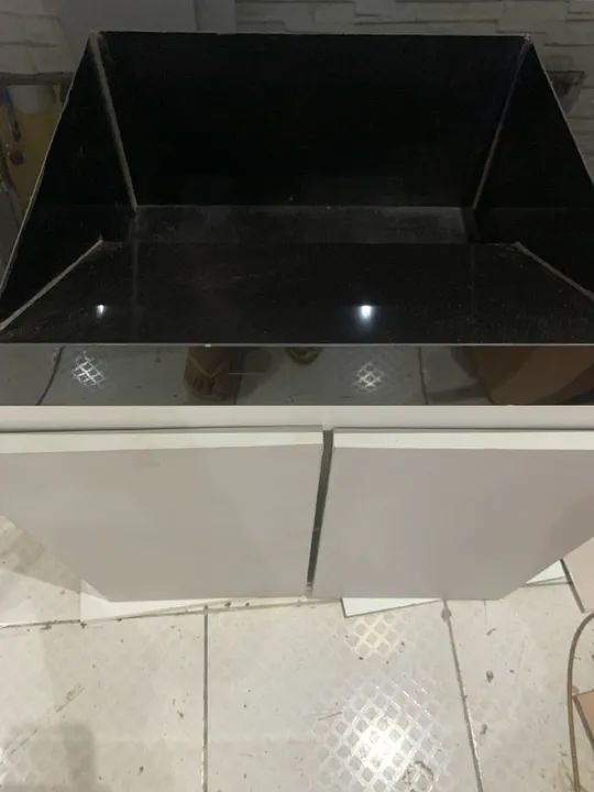 Tanque de porcelanato com armário de mdf