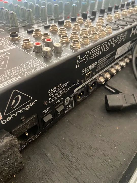 Console - Mesa de Som Xenyx X2222 USB Bivolt - Behringer - Mixer  - Foto 4