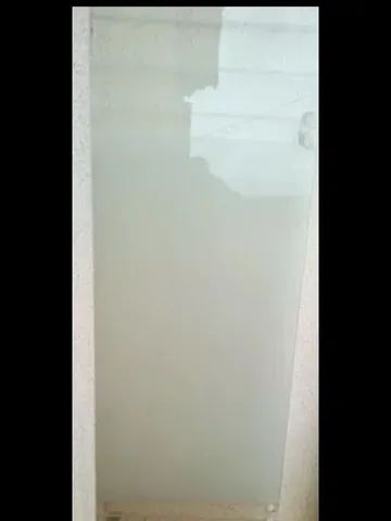 Peça de vidro transparente 