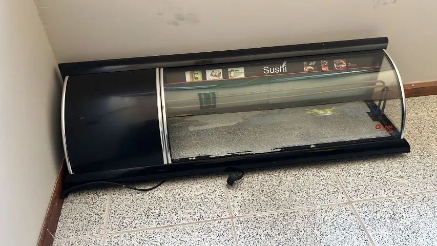 Vitrini Refrigerada Omega  para sushi e doces  - Foto 2