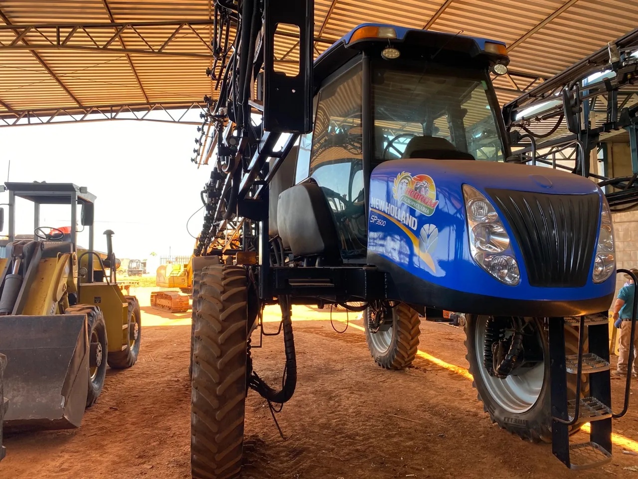 Pulverizador new Hollandi sp 3500 ano 2014 valor 450 mil *