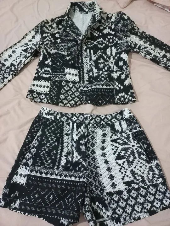 Conjunto de Blazer e Shorts Preto e Branco - Foto 2