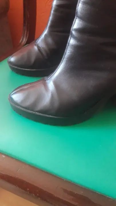 Bota cano curto feminina em couro sintético com zíper nº37 usada - Foto 3