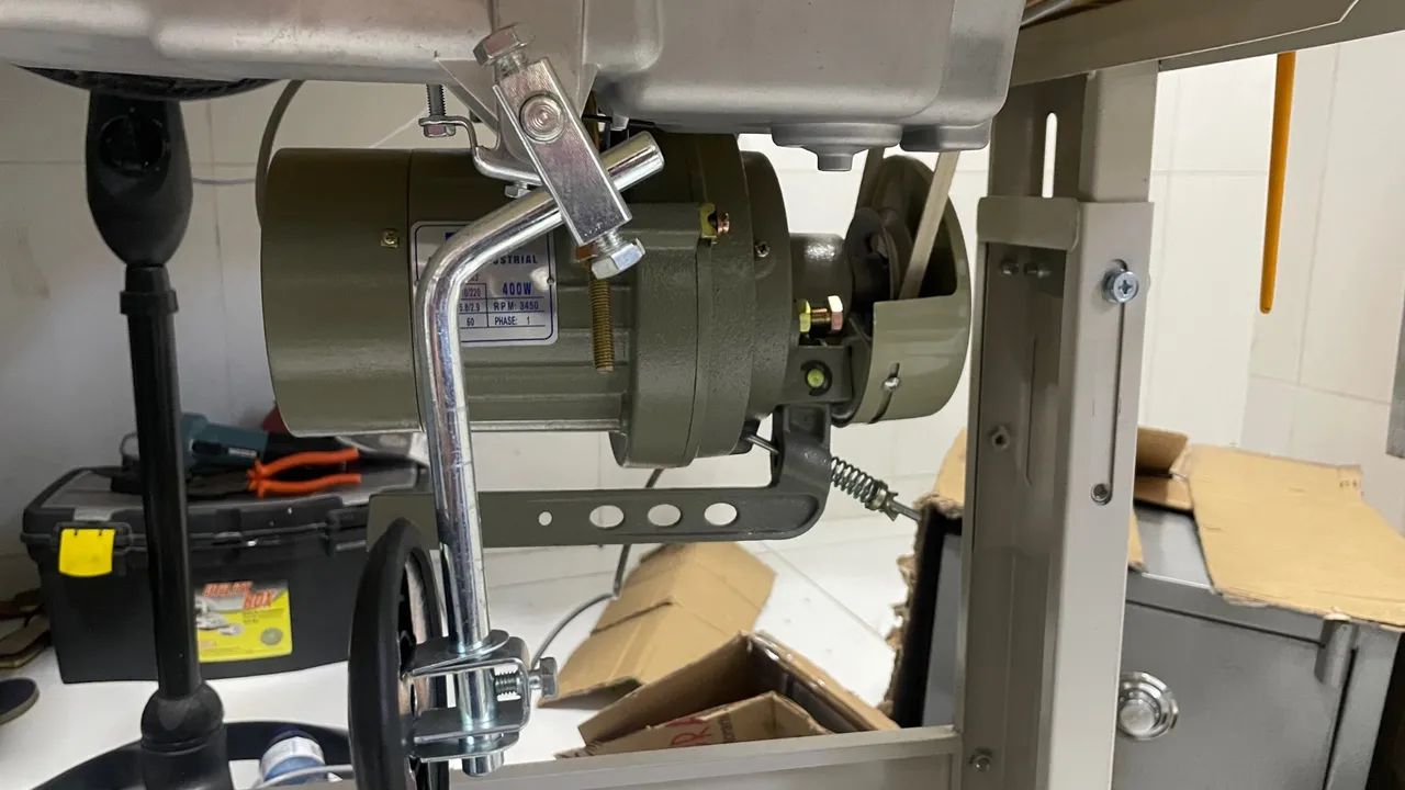 Máquina de Costura Reta Industrial Nova - Foto 3