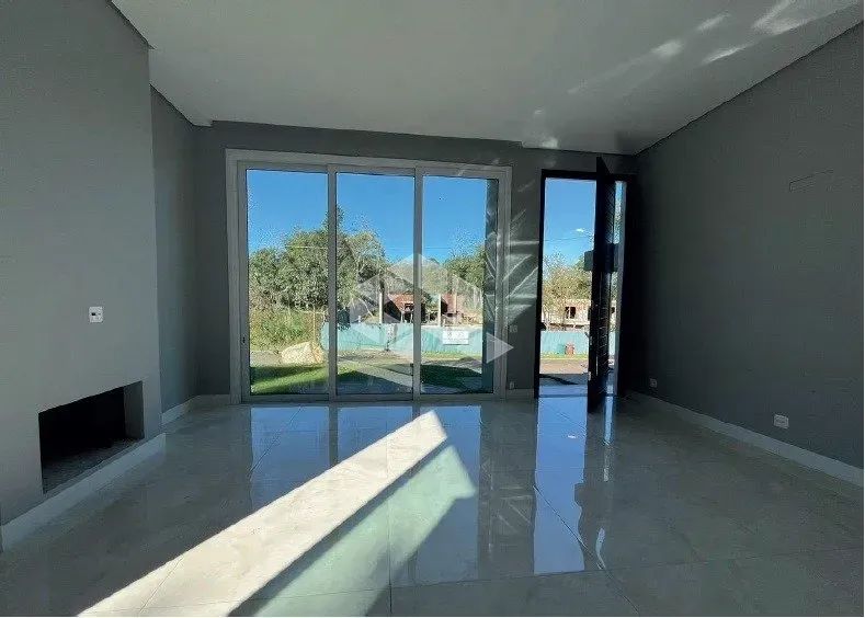 Casa com 3 suítes, 200 m2 privativos, no Loteamento Terras Altas em Gramado - Foto 2