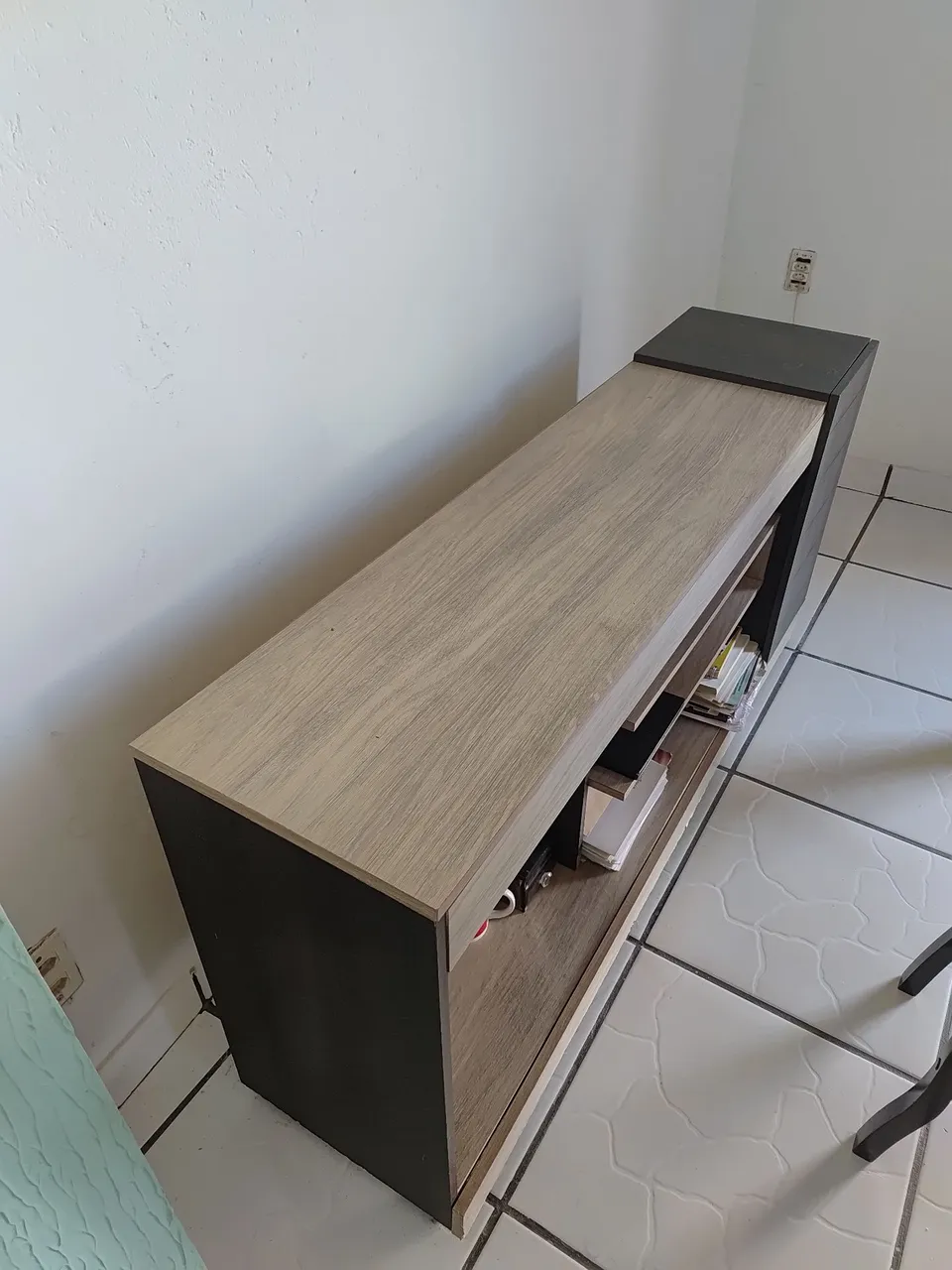 Rack moderno em madeira e preto