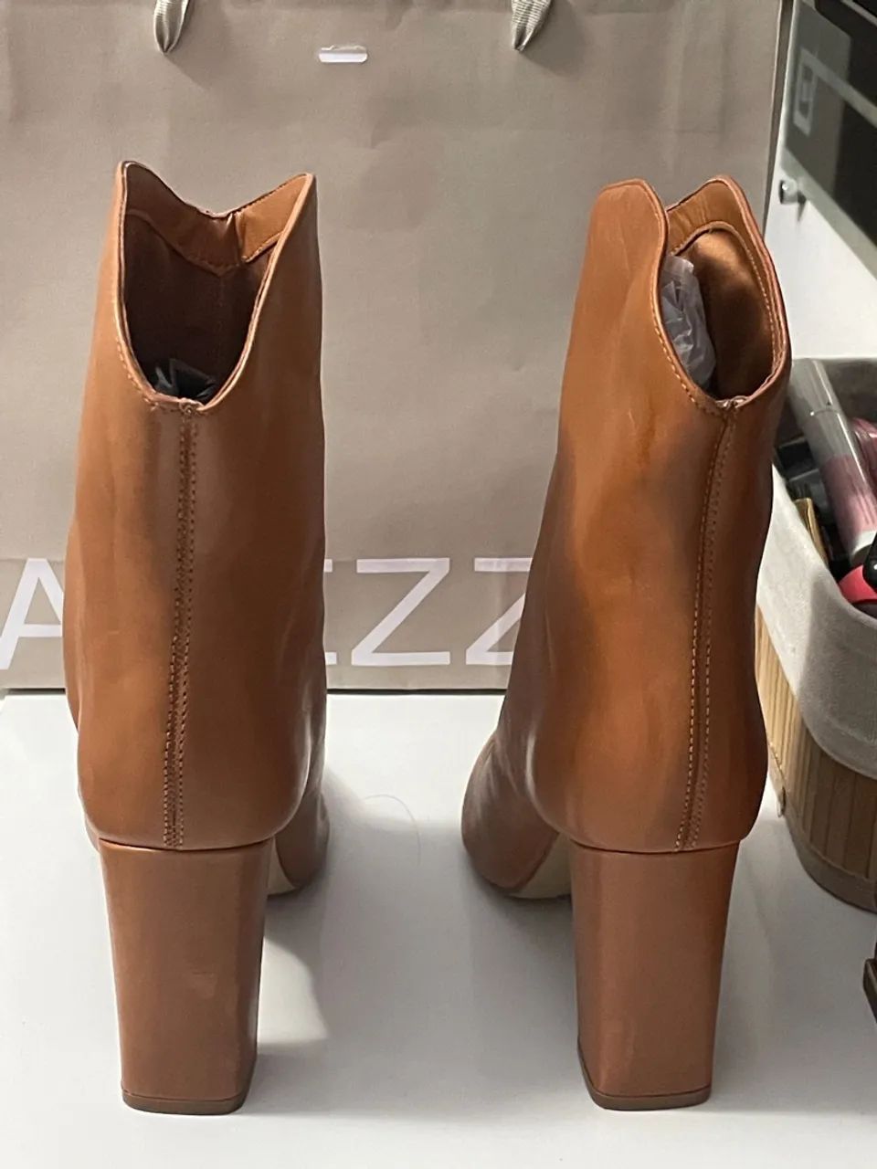 Botas de Couro Marrom - Elegância e Conforto - Foto 3