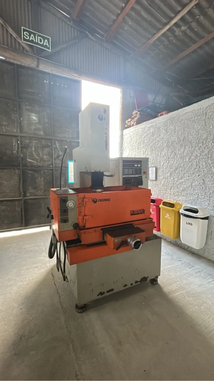 Máquina de Eletroerosão Engemaq EDM 440 NC