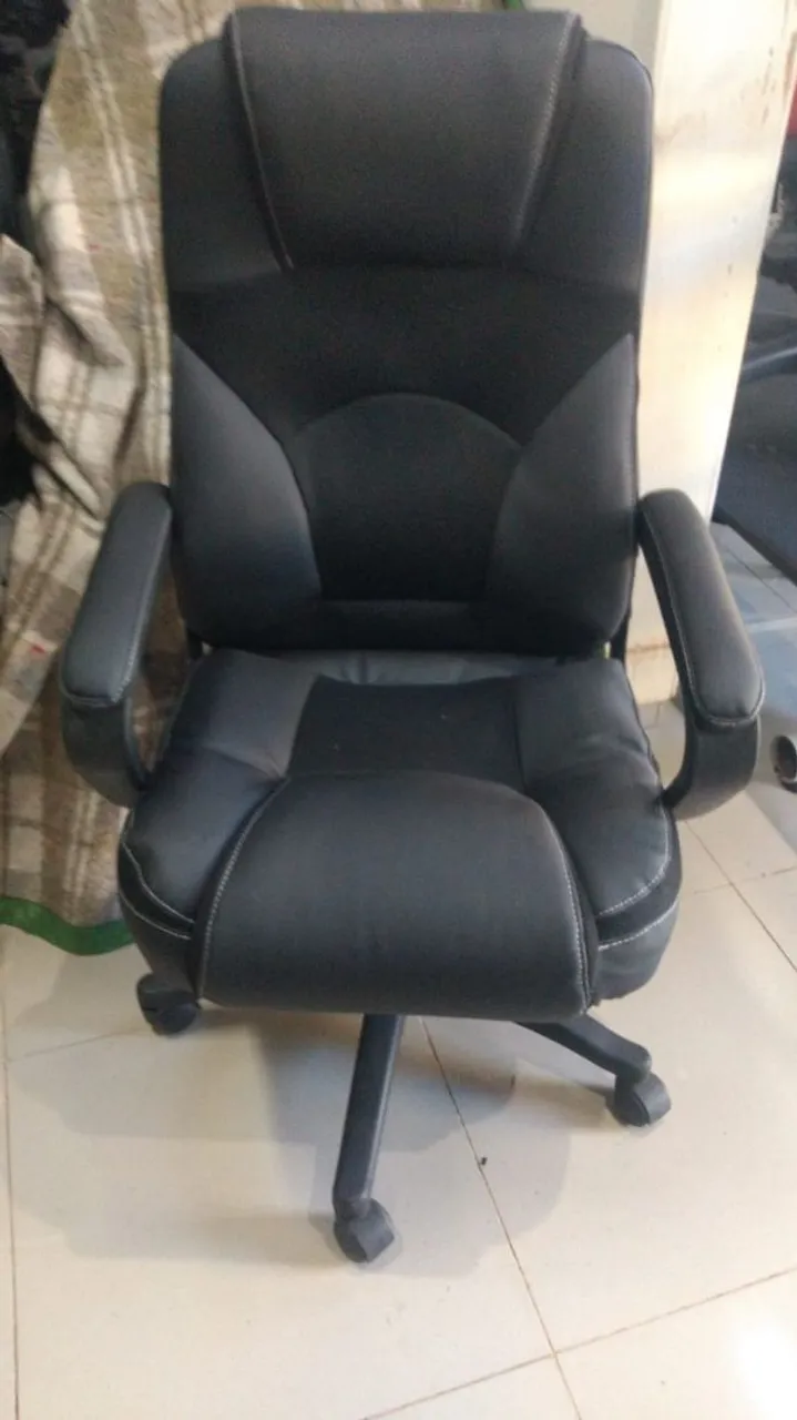 Cadeira de Escritório Giratória Preta
