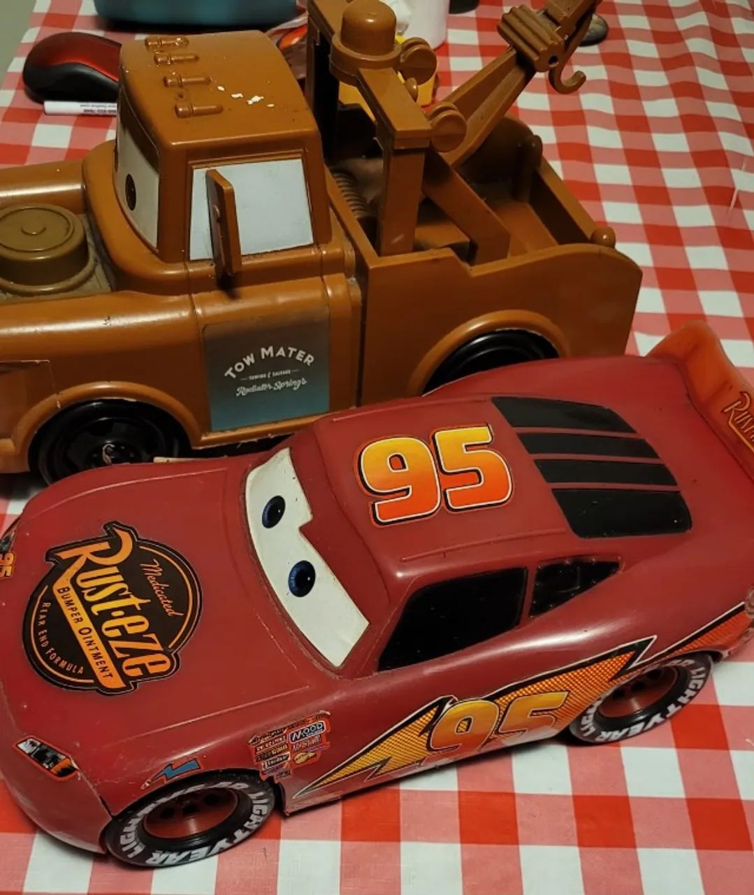 Carros Relâmpago McQueen e Mate Ótimo Estado - Foto 4