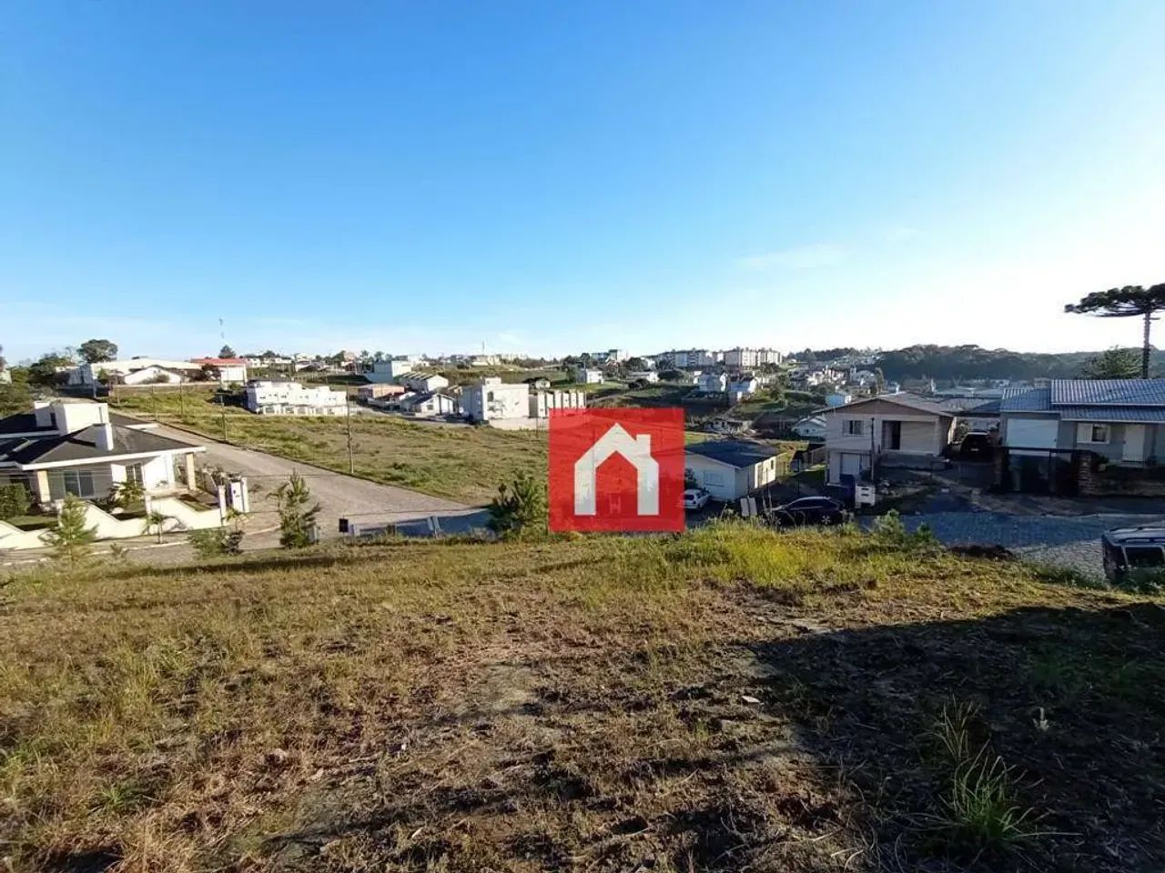 Terreno de esquina à venda com 360m²!