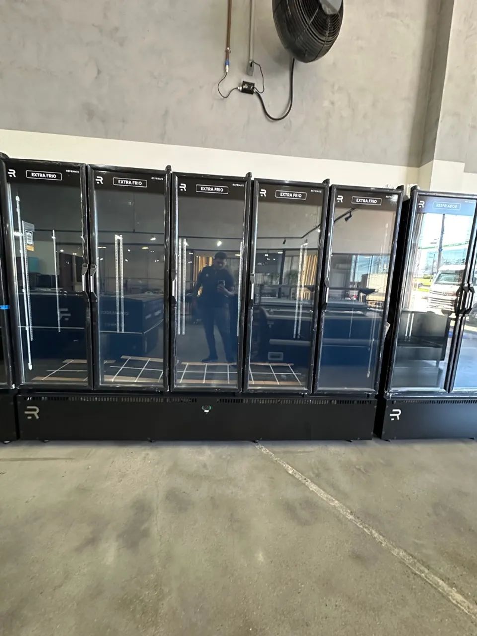 Auto serviço 5 portas extra frio full Balck - refrimate 