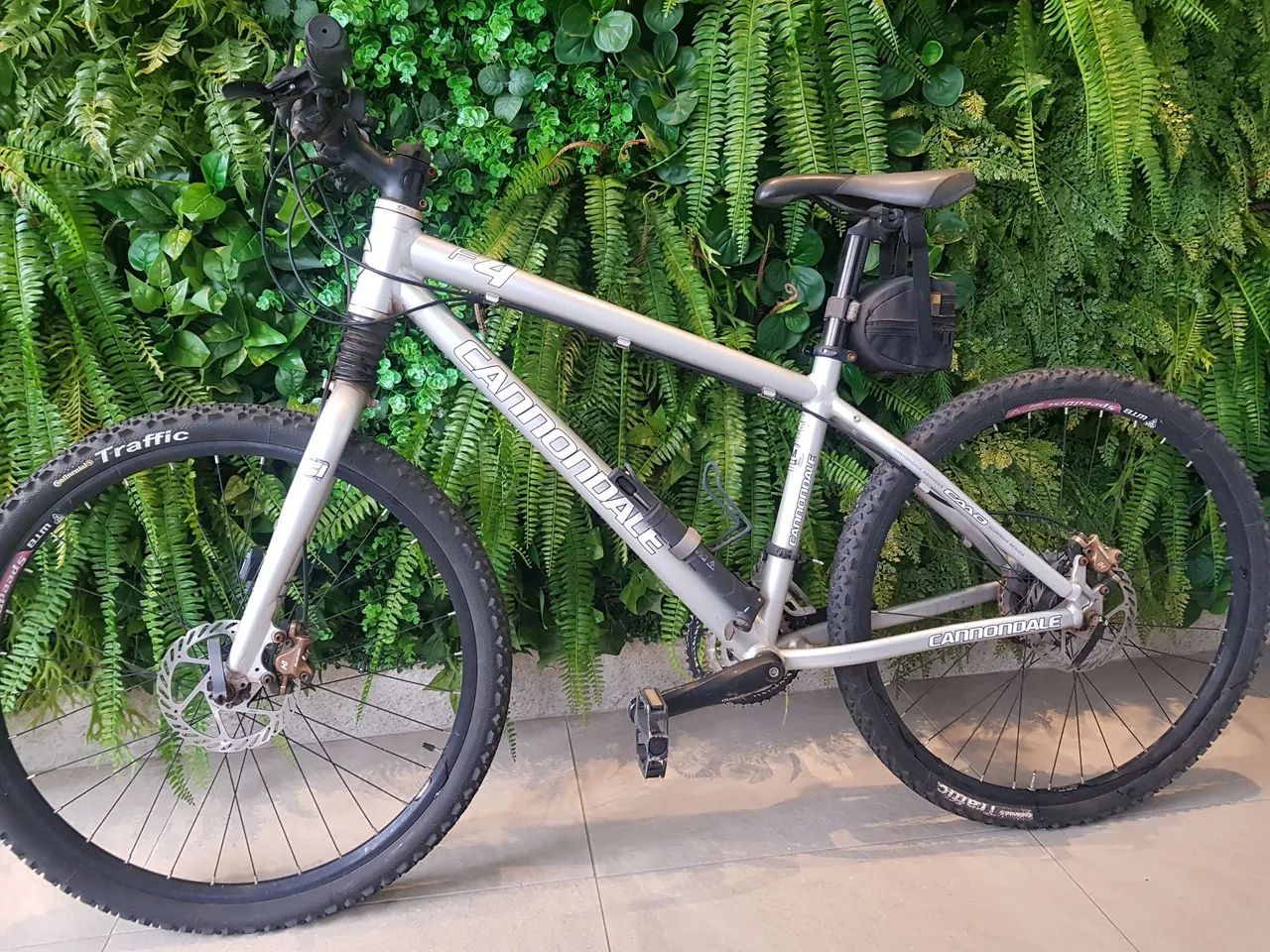 Bicicleta montain Bike importada cannondale.  - Foto 3