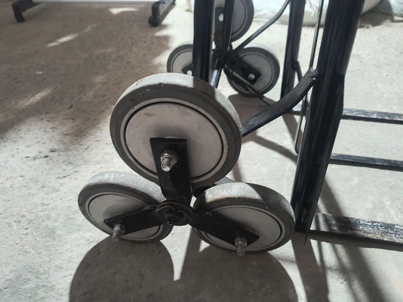 Carrinho de mão de ferro para escada  - Foto 3