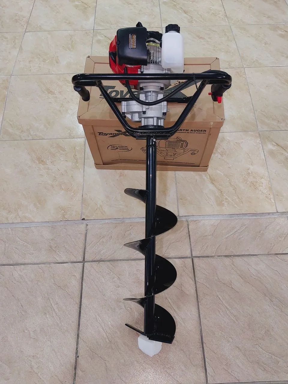 Perfurador de solo a gasolina 2.2hp 52cc Toyama (Loja)