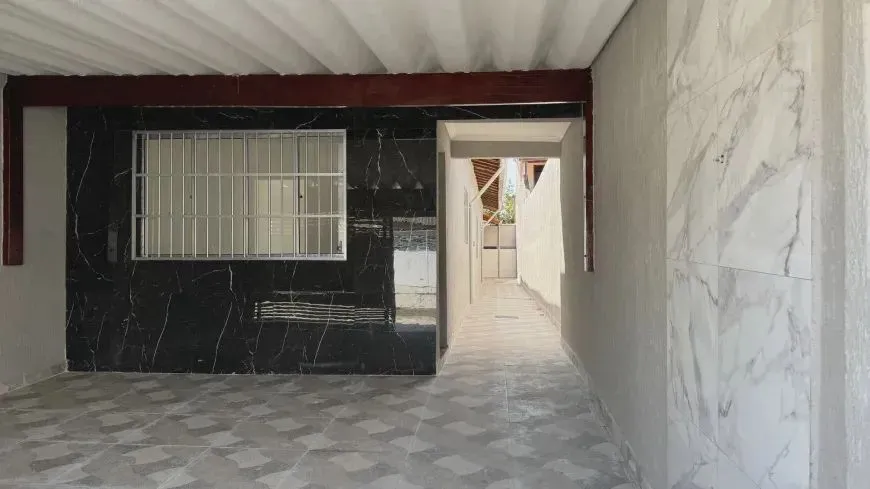 Casa para venda tem 90 metros quadrados com 2 dorm em Tupi - Praia Grande - SP