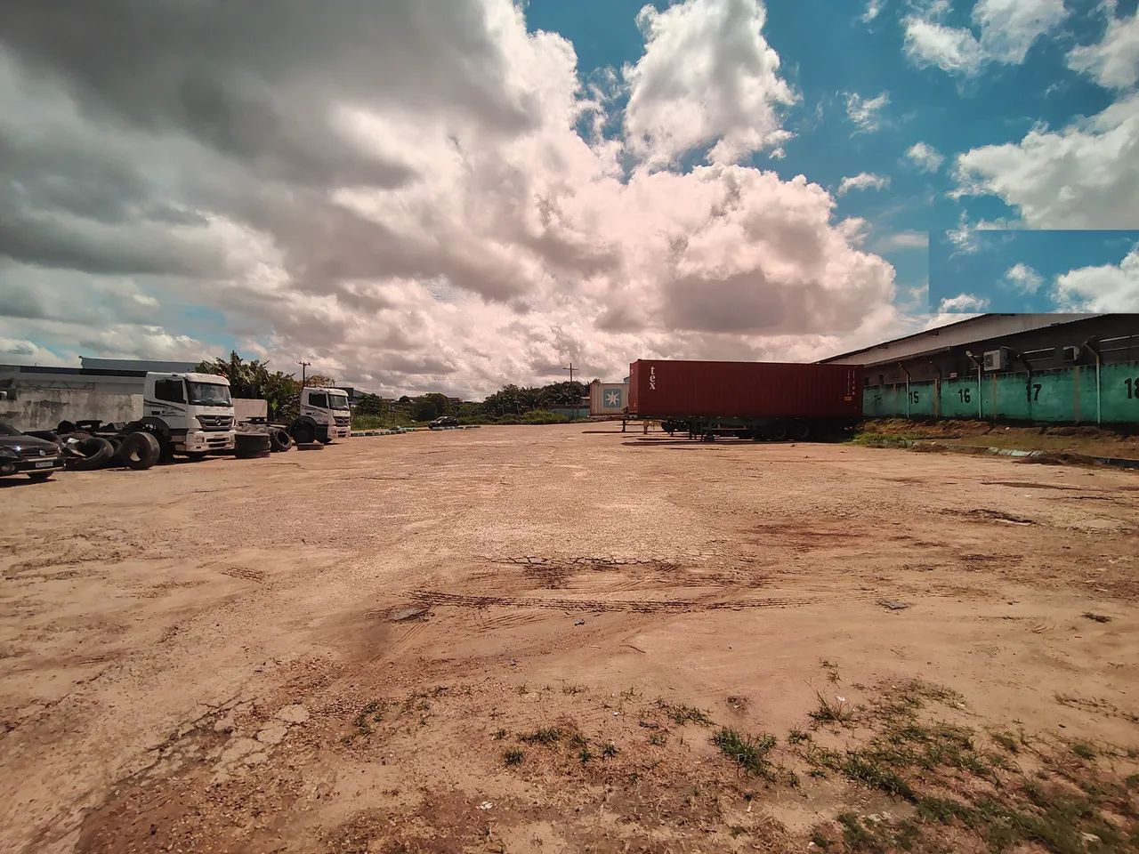 terreno/pátio 5000 m² / Distrito I - Plano - com escritórios