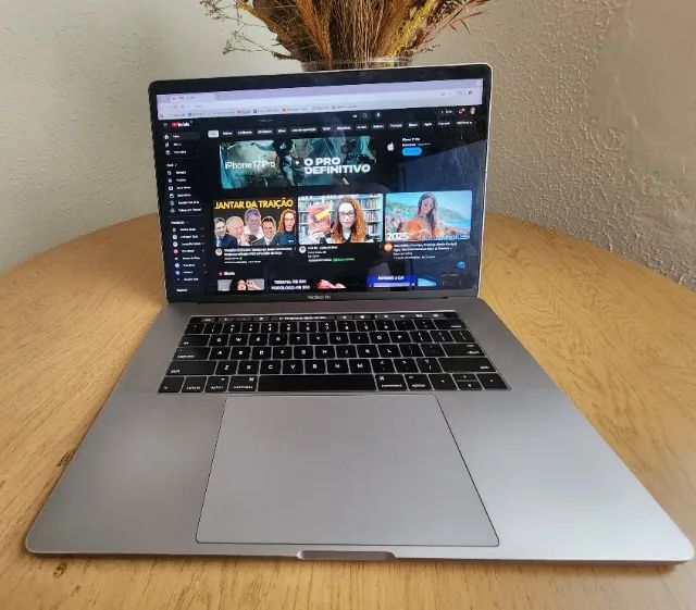 MacBook pro 15 core i7 16gb 512 ssd touch bar e touch id modelo