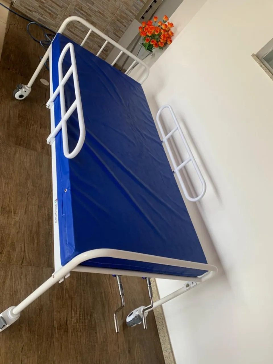 CAMA E COLCHAO HOSPITALARES SEMINOVOS (USO DE SÓ UM MÊS)