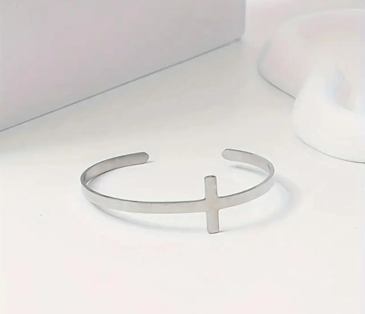 Pulseira feminina em Aço Inoxidável Suteyi com Cruz -Prata - Foto 3