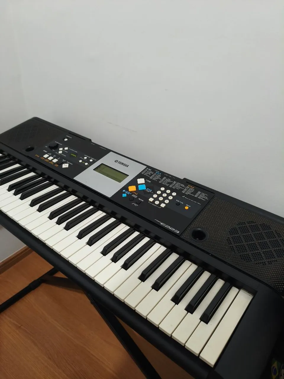 Teclado Yamaha PSR-E223 - Ótimo estado!