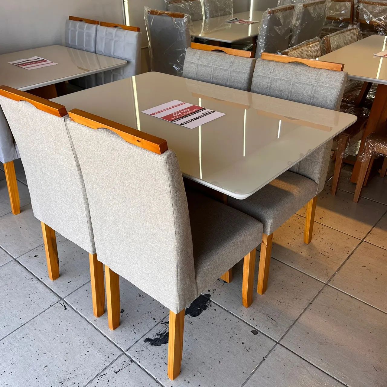 MESA DE JANTAR RETANGULAR +4 CADEIRAS - Foto 2