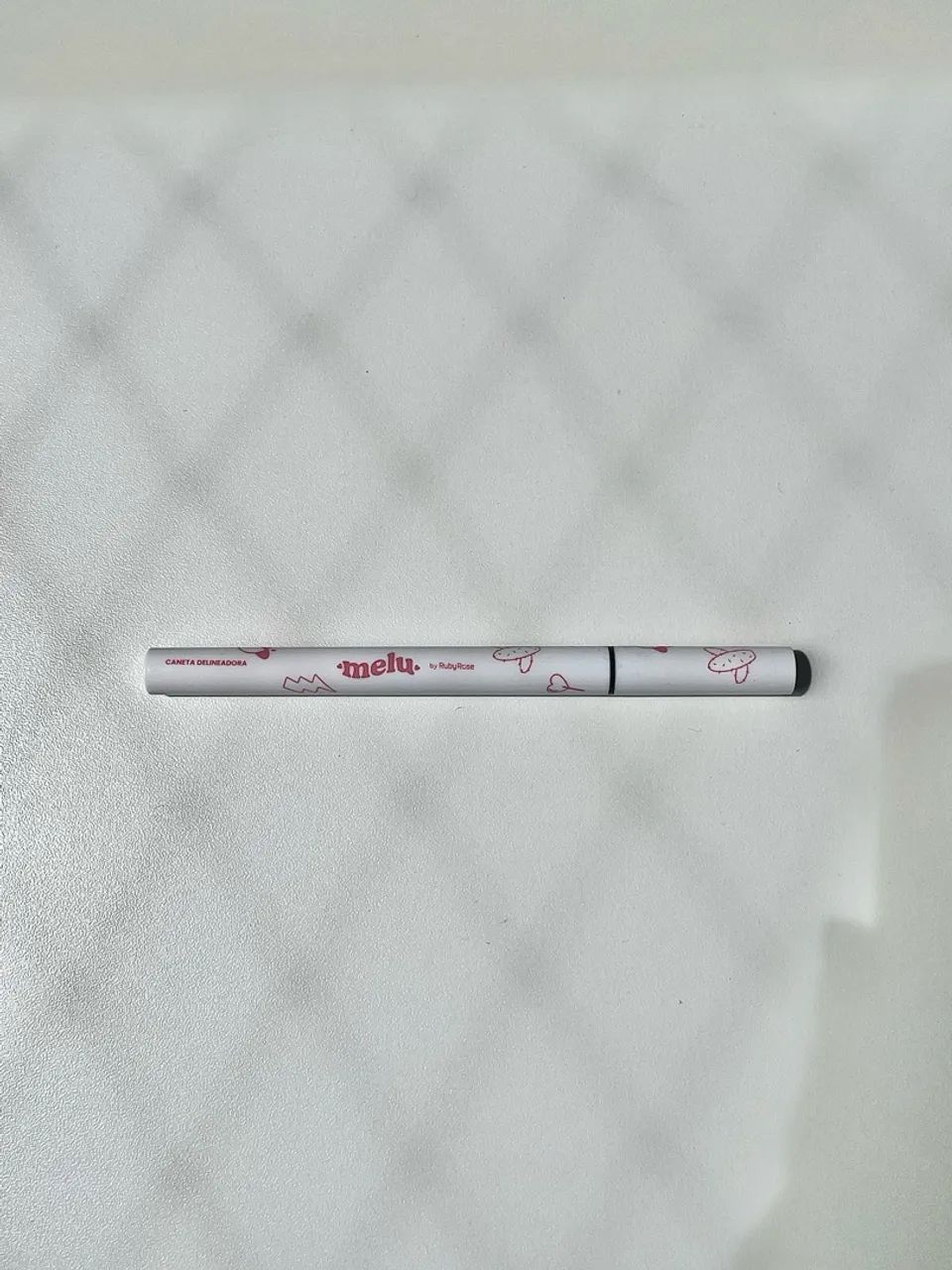 Caneta Delineadora Preta Melu Ruby Rose