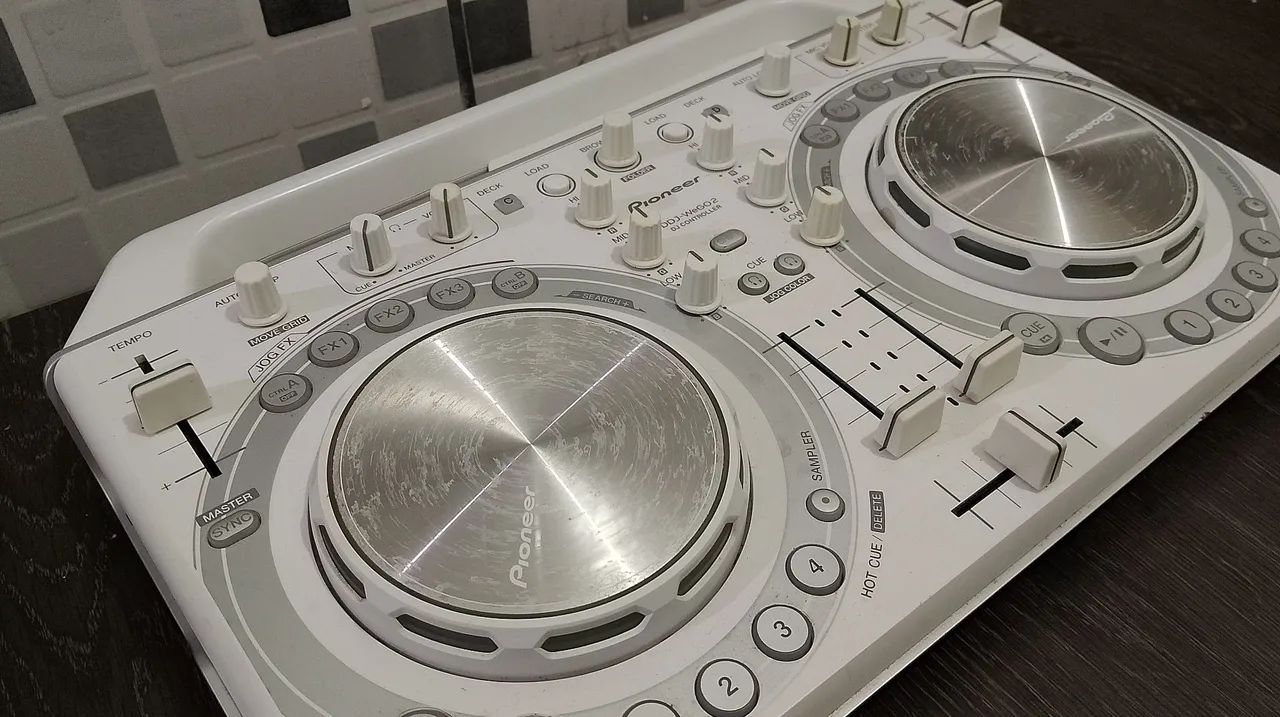 DDJ WEGO2 Pioneer DDJ-WeGO2 Digital DJ Controller (White) DDJ