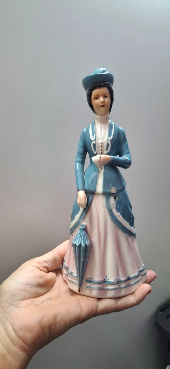 Mrs. Albe 1980 Estatueta de Porcelana Dama com Guarda-Chuva