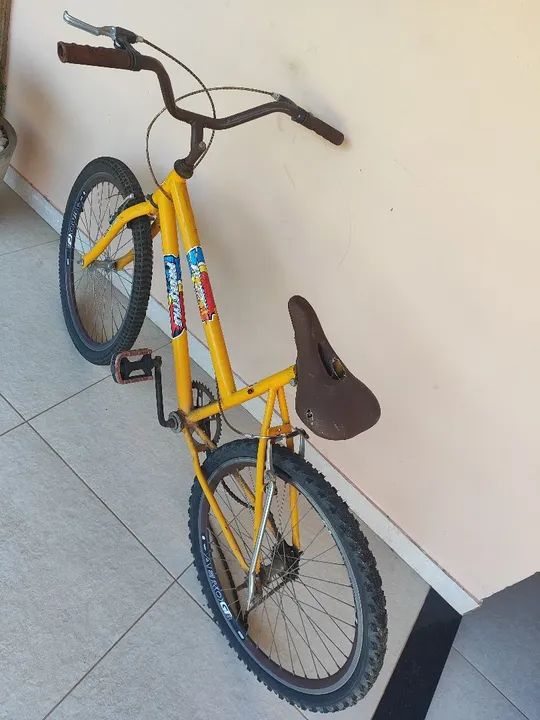 Bicicleta aro 24 amarela e monareta aro 20
