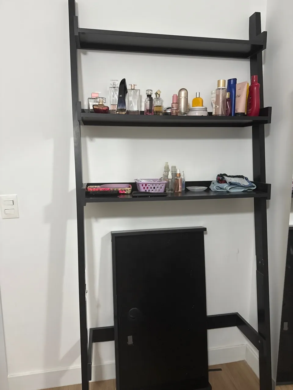 Estante/Penteadeira Escada Preto - Elegância e Organização