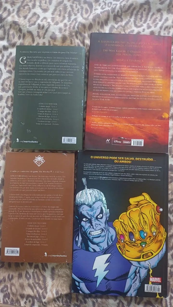 Livros em ótimos estado. Vendo 4 livros/HQ em ótimo estado, ideal para colecionadores