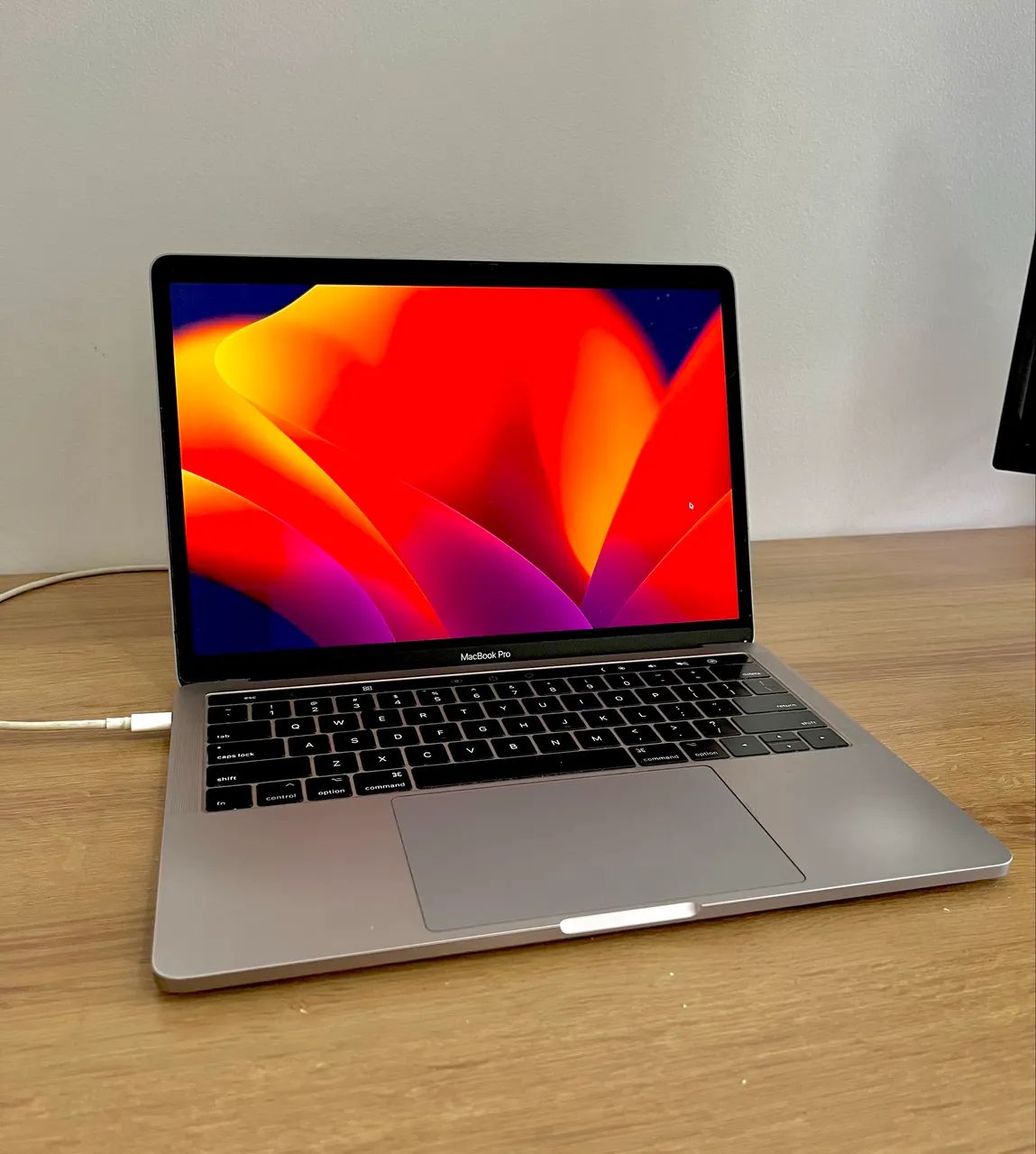 MacBook Pro 13? - 2017 (Touch Bar) - i5 | 8GB RAM | 512GB SSD